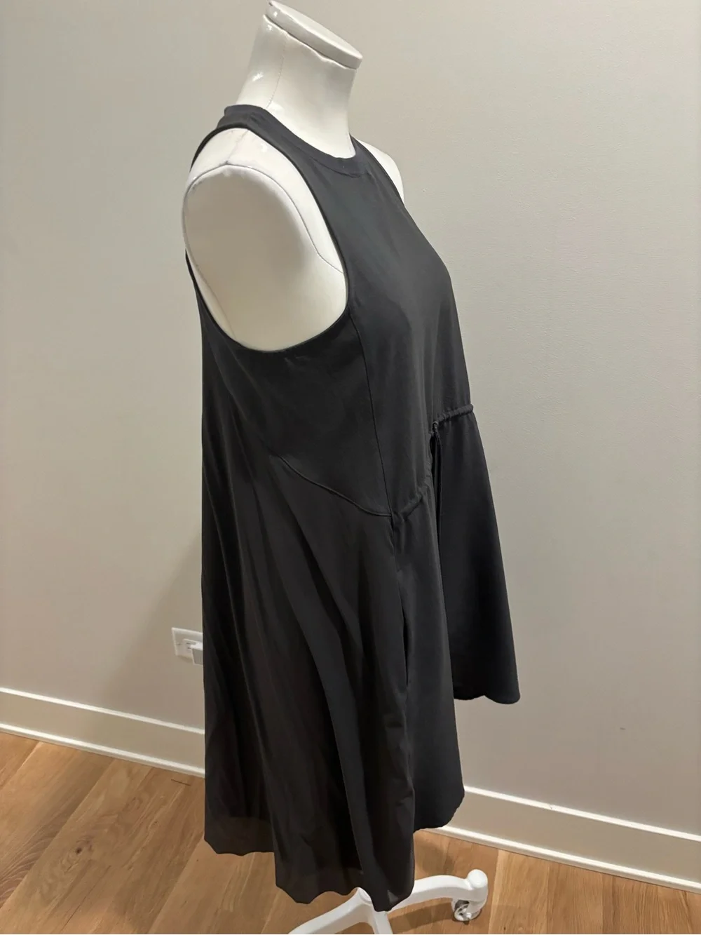 Lululemon Mesh Overlay High-Neck Dress ~ Sz 8 ~ Graphite Gray